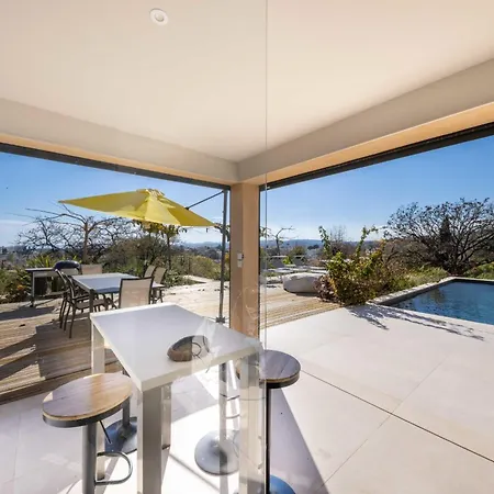 06bk - Superb Contemporary Sea-view