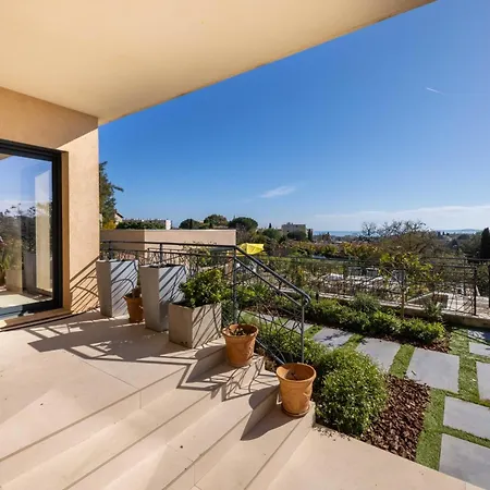 06bk - Superb Contemporary Sea-view