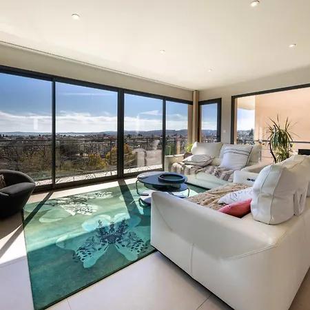 06bk - Superb Contemporary Sea-view Villa *