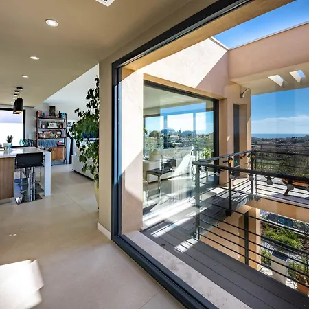 06bk - Superb Contemporary Sea-view *